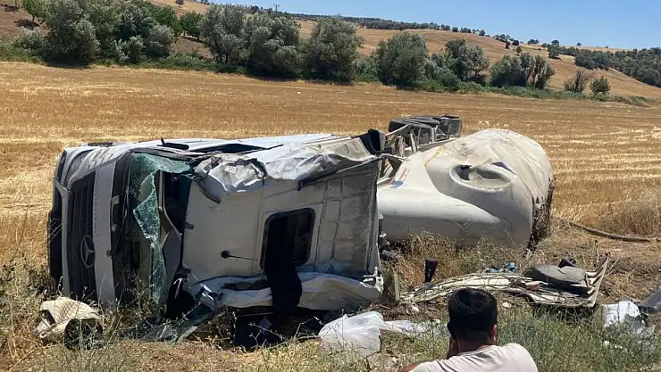 Şarampole yuvarlanan tırın sürücüsü yaralandı