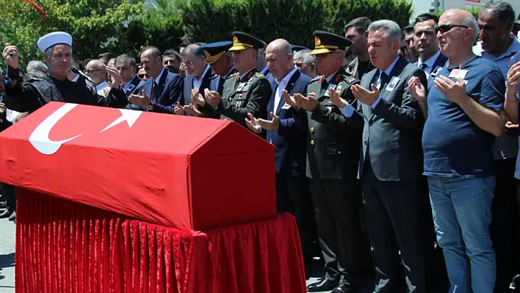 Şehit Üsteğmen son yolculuğuna uğurladı