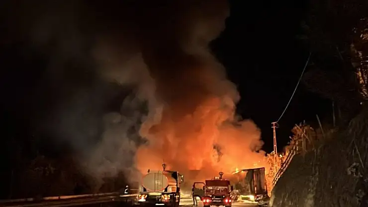 Seyir halindeki tırda yangın çıktı