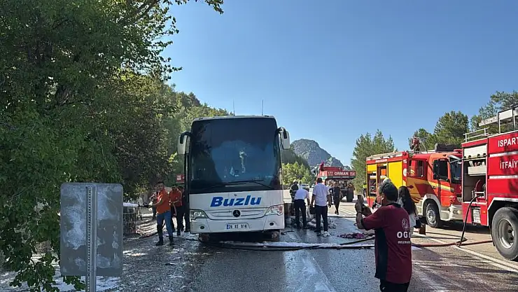 Seyir halindeki yolcu otobüsü alev topuna döndü