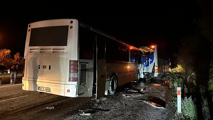 Sinop'ta İki Otobüs Çarpıştı