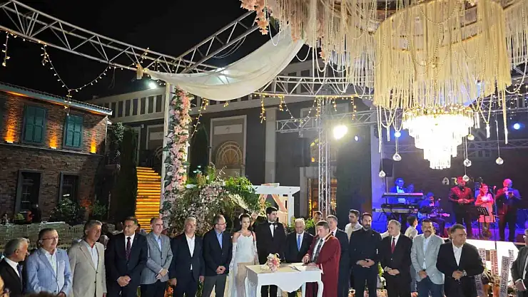 Siyaset dünyası bu düğünde buluştu