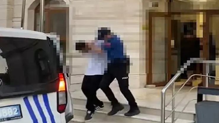 Sokak ortasında silahlı sopalı kavga