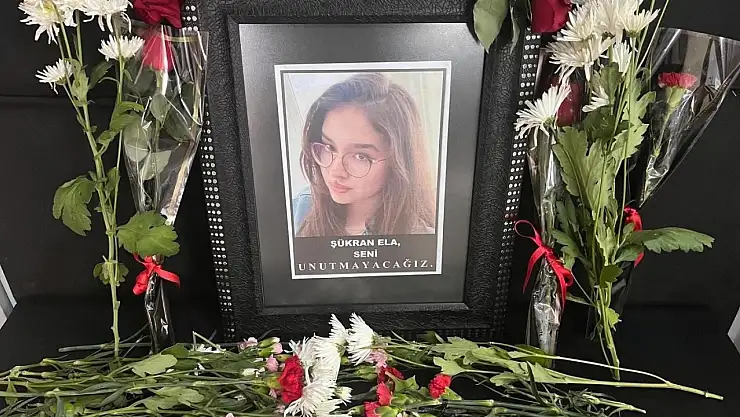 Şükran'ın sırasına arkadaşları çiçekler bıraktı