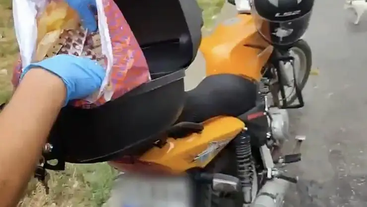 Şüpheli motosikletten uyuşturucu çıktı