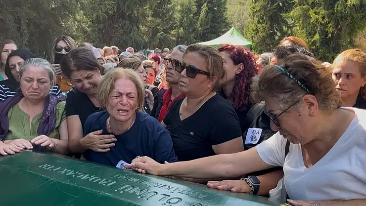 Tabutunu kadınlar taşıdı