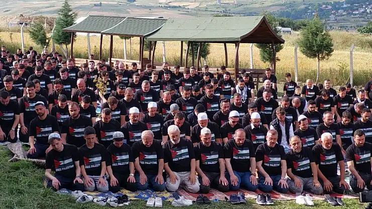 Taraftarlardan Filistin'e dua İsrail'e protesto