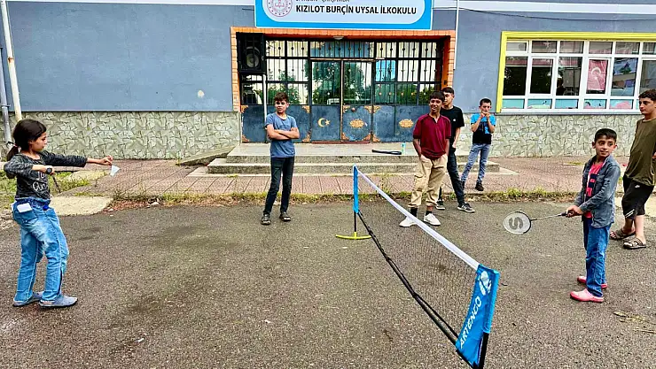 Tarım işçisi çocuklara eğitim ve eğlence bir arada