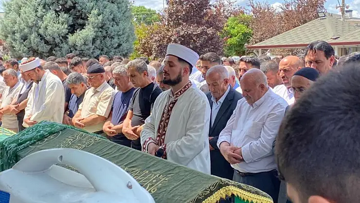 Tartıştığı yeğenlerini öldürdü