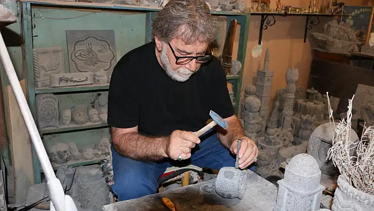 Taşın kalbini dinleyen adam