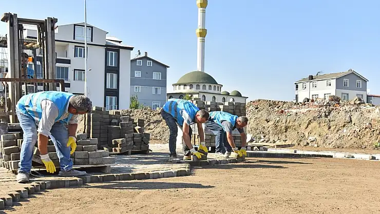Tekkeköy'de taş parke yol çalışmaları sürüyor