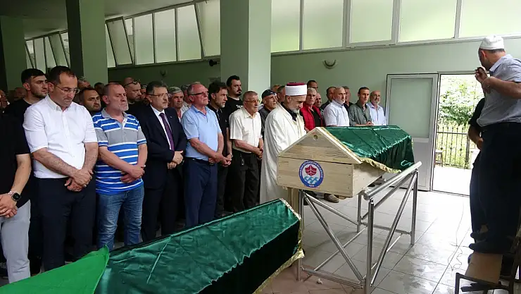 Trafik kazasında baba ve kızı hayatını kaybetti