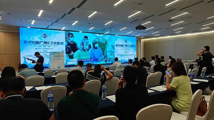 Türk hekimlerin başarısı kongrede izlendi