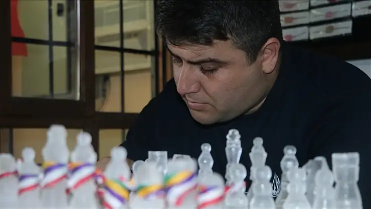 Tuzdan satranç takımı yaptı