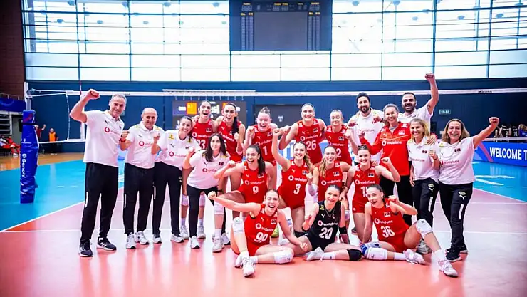U19 Milli Kadın Voleybol Takımı yarı finalde