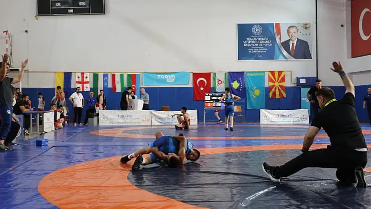 Uluslararası güreş turnuvası gerçekleşti