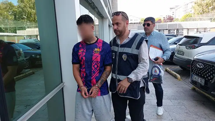 Üniversite öğrencisini bıçakladı