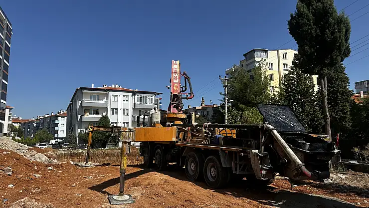 Uşak'ta Beton Pompası Kazası: 2 İşçi Yaralandı