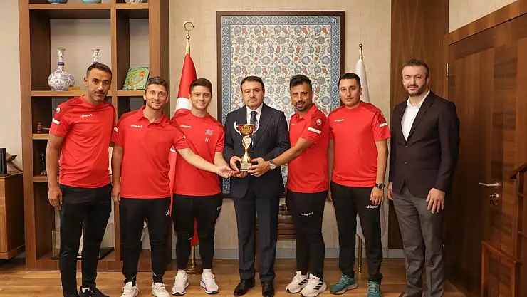 Vali Işın Ayak Tenisi Takımını ağırladı