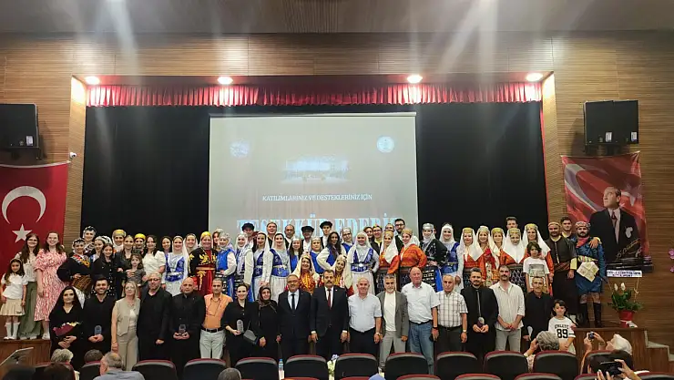 VEGED Türk halk oyunları gösterisi