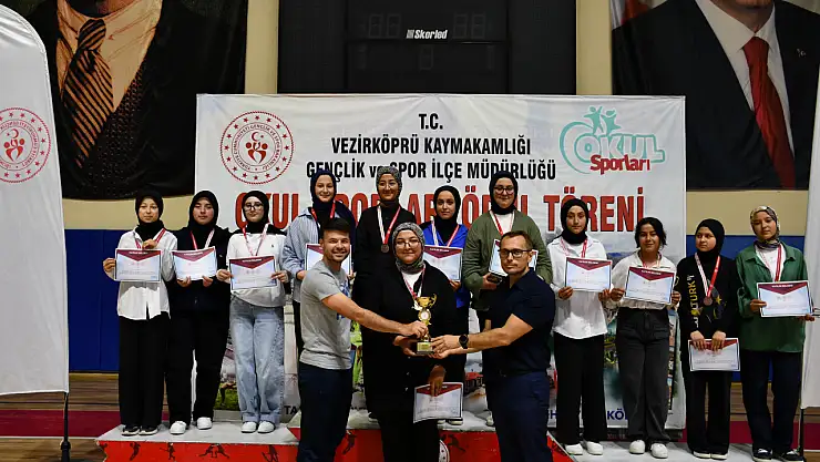 Vezirköprü'de 452 öğrenciye ödül