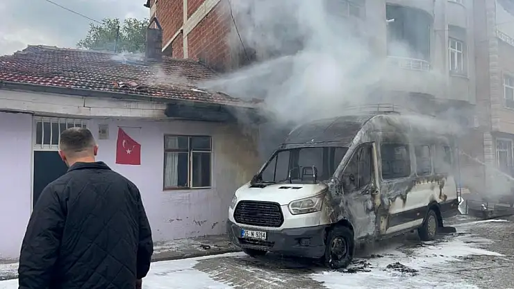Vezirköprü'de minibüs yangını
