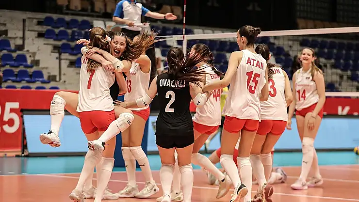 Voleybol Kız Takımı finalde