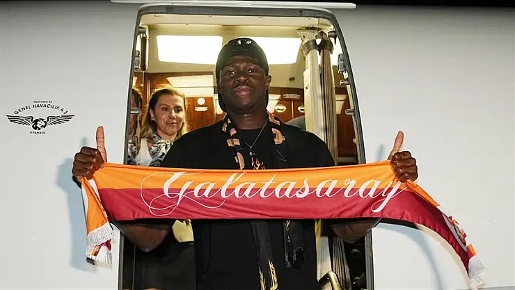 Wilfried Singo, Galatasaray için İstanbul'da