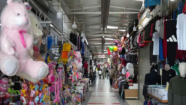 Yabancılar çarşısı hiç olmadığı kadar gurbetçi bekliyor