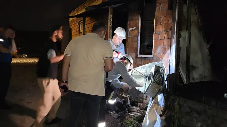 Yangında 6 büyükbaş hayvan telef oldu