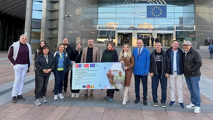 Yaşlıların dijital okuryazarlığını güçlendirmek için önemli adım