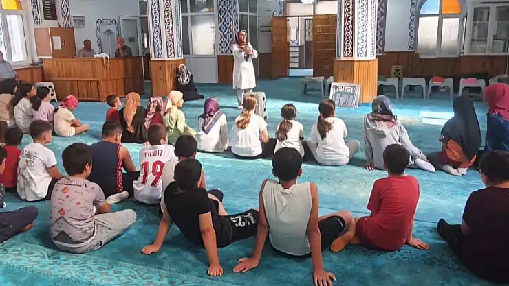 Yaz Kur'an Kursu Çocuklarına Ağız ve Diş Sağlığı Eğitimi Veriliyor