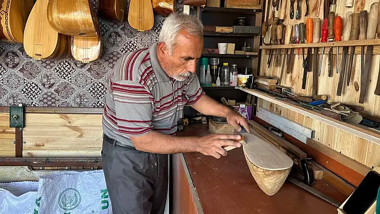 Yıkılan saz ustasına yer tahsis edildi