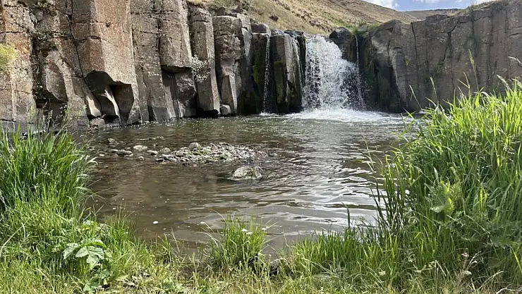 Yıldızlı Şelalesi doğasıyla kendine hayran bırakıyor