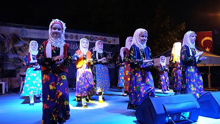 Yöresel kültürler festivalde buluştu
