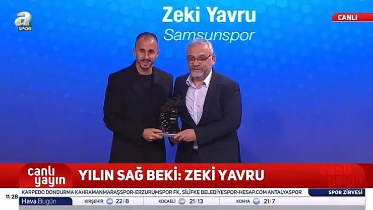 Zeki Yavru'ya Yılın Sağ Beki Ödülü