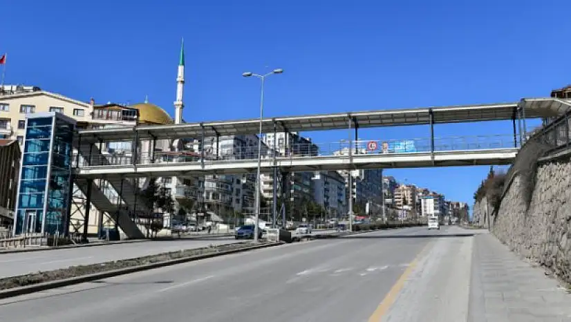 Modern yaya üst geçitleri