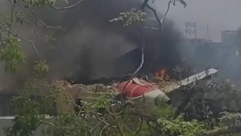 Hindistan'da yolcu uçağı düştü!