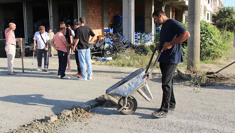 İki yıldır bitmeyen yol mahalleliyi sokağa döktü