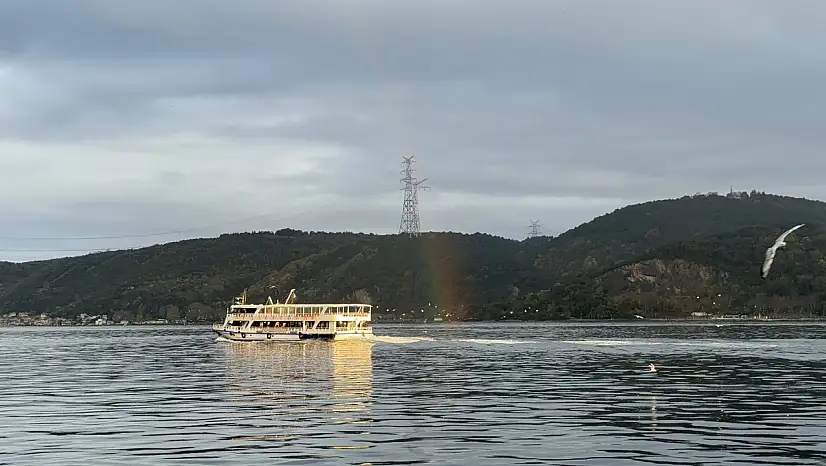 İstanbul Boğazı'nda gökkuşağı şöleni
