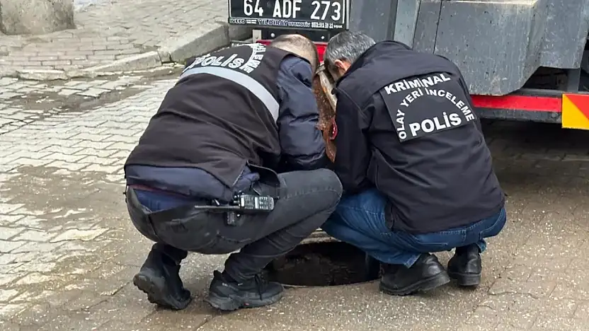 Belediye Ekipleri Tıkanıklığı Açarken Dehşete Düştü