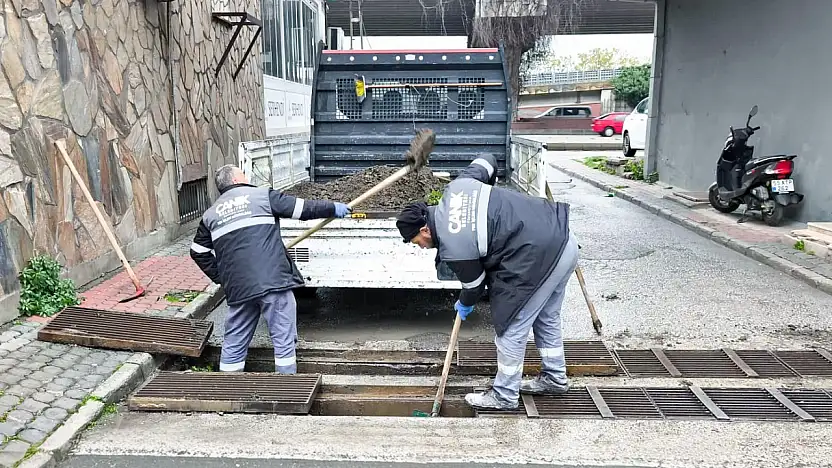 Canik'te Sağanak Alarmı: Mazgal Temizliği Aralıksız Sürüyor