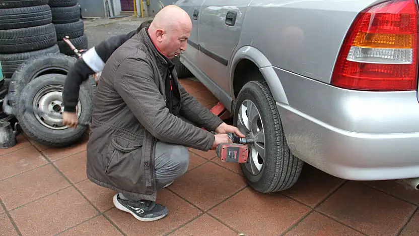 Lastikçiler Kış Mesaisinde