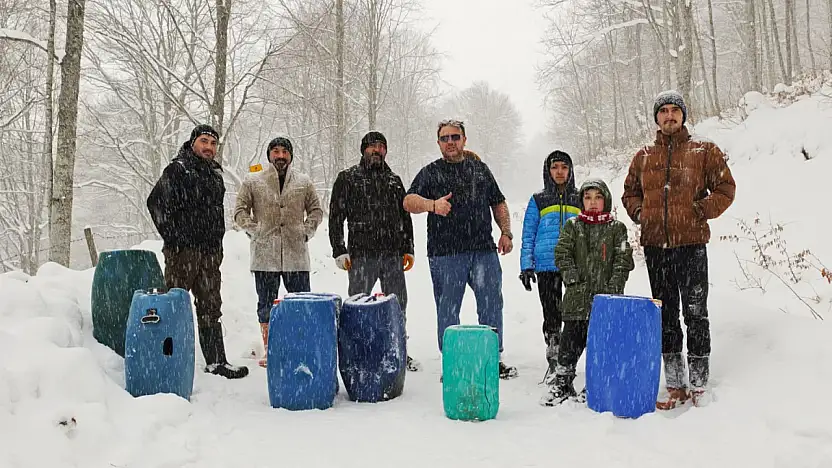Samsun'da Vatandaşlar bidonlarla karın keyfini çıkardı