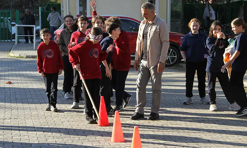 Engelleri empati ile aştılar! Çarşamba'da 'Empati Köprüsü' etkinliği
