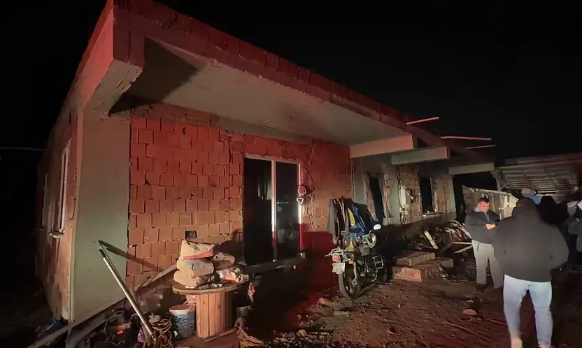 Kaynar Suya Benzin Döktüler Ev Patladı