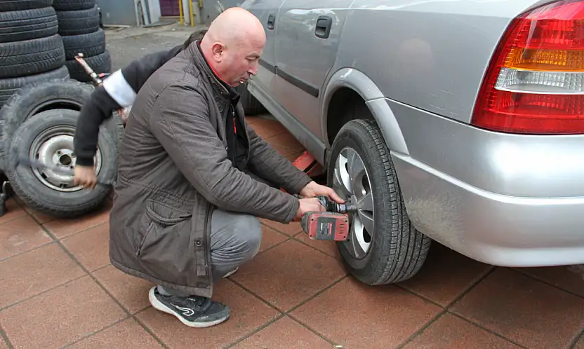 Lastikçiler Kış Mesaisinde