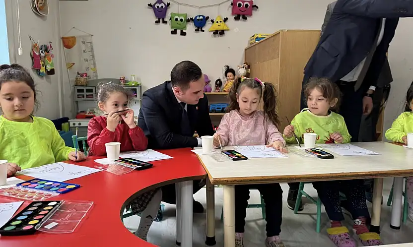 Minik öğrencilerden yılsonu sergisi