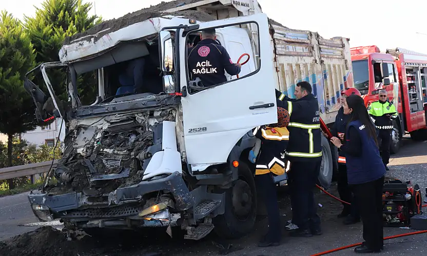 Ordu'da Kamyon ile Tır Çarpıştı: 1 Yaralı