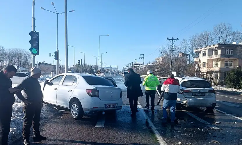 Samsun-Ordu Yolunda Kaza: 4 Kişi Yaralandı
